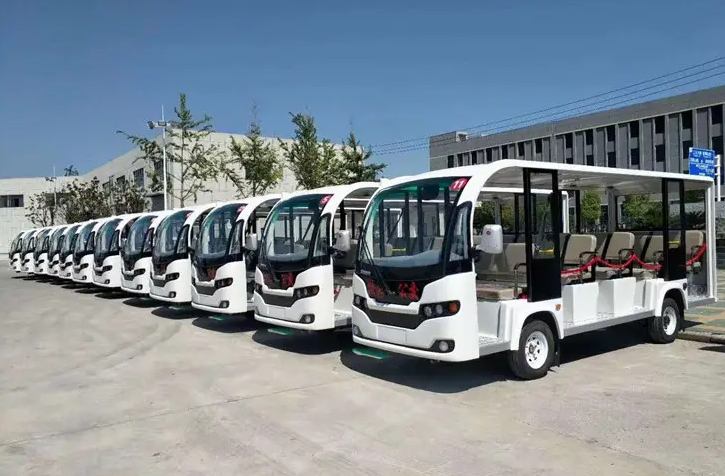 Nuestro autobús turístico eléctrico de baja velocidad ingresa al campus universitario y se convierte en la primera opción de transporte en el parque.