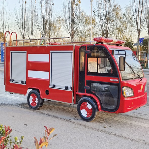 Camión de bomberos eléctrico con tanque de agua.